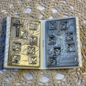 Vintage 14 Stations.  Way of the cross.  Rome Pocket Religious Icon Book.